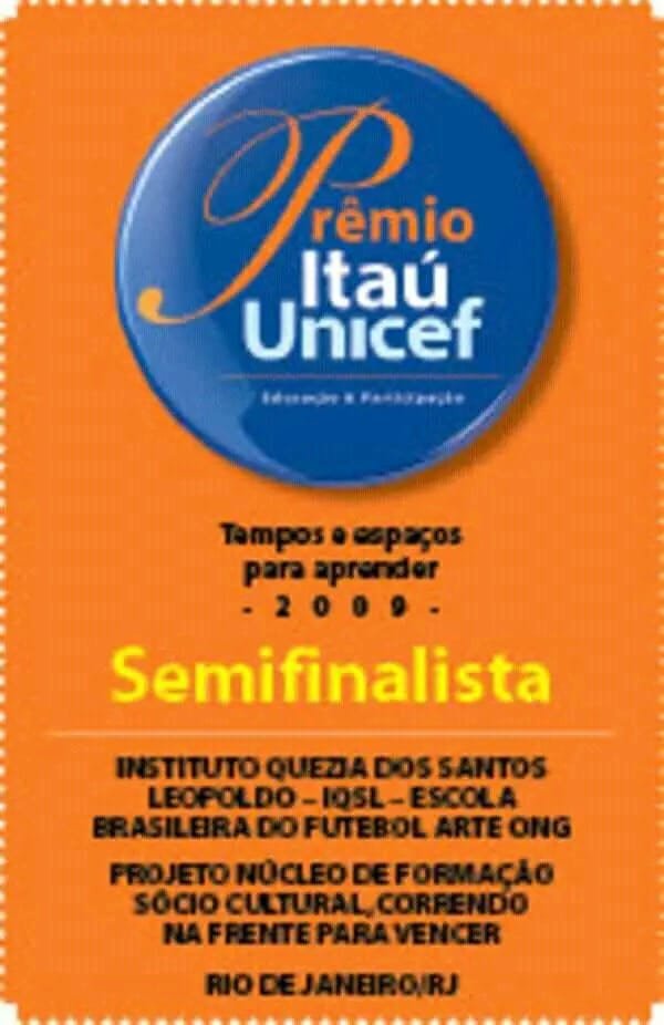 Selo do Prêmio Itaú UNICEF 2009, semifinalista na categoria Tempos e Espaços para Aprender, concedido ao Instituto Quezia dos Santos Leopoldo (IQSL)